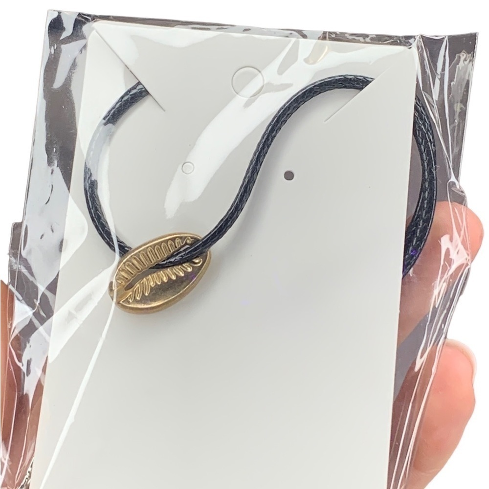 Shell black necklace